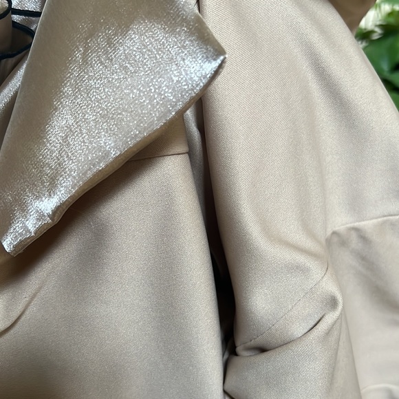 Very elegant top. Size 14 - Picture 4 of 15